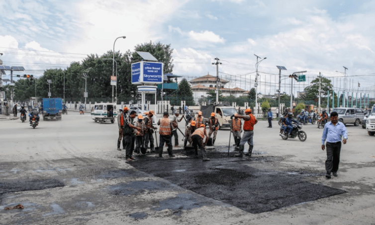 बिमस्टेक सम्मेलन तयारी: धमाधम पुरिँदै सडकका खाल्डा